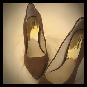 Michael Kors suede pumps like new